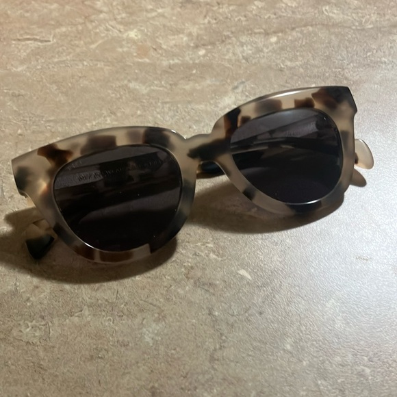 Diff Jagger Sun Glasses - Picture 2 of 6